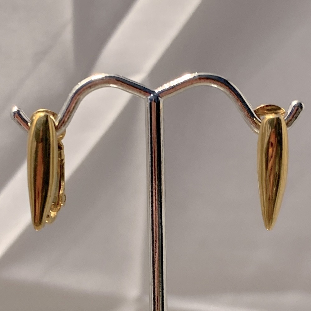 Vintage Trifari Gold Tone Earrings